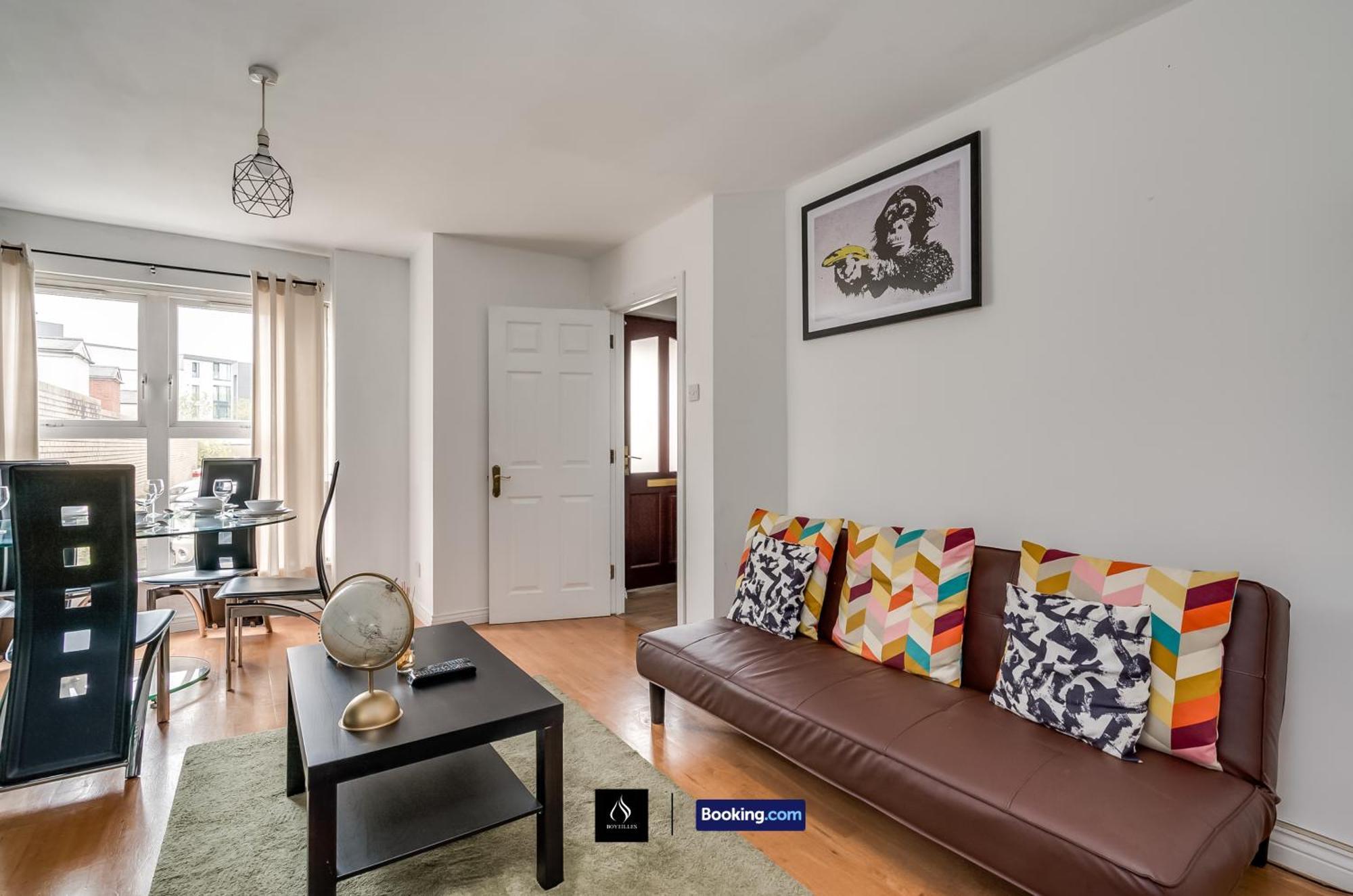 2 Bed House By Boyeilles Apartments Short Lets & Serviced Accommodation Belfast With Balcony & Free Parking Dış mekan fotoğraf