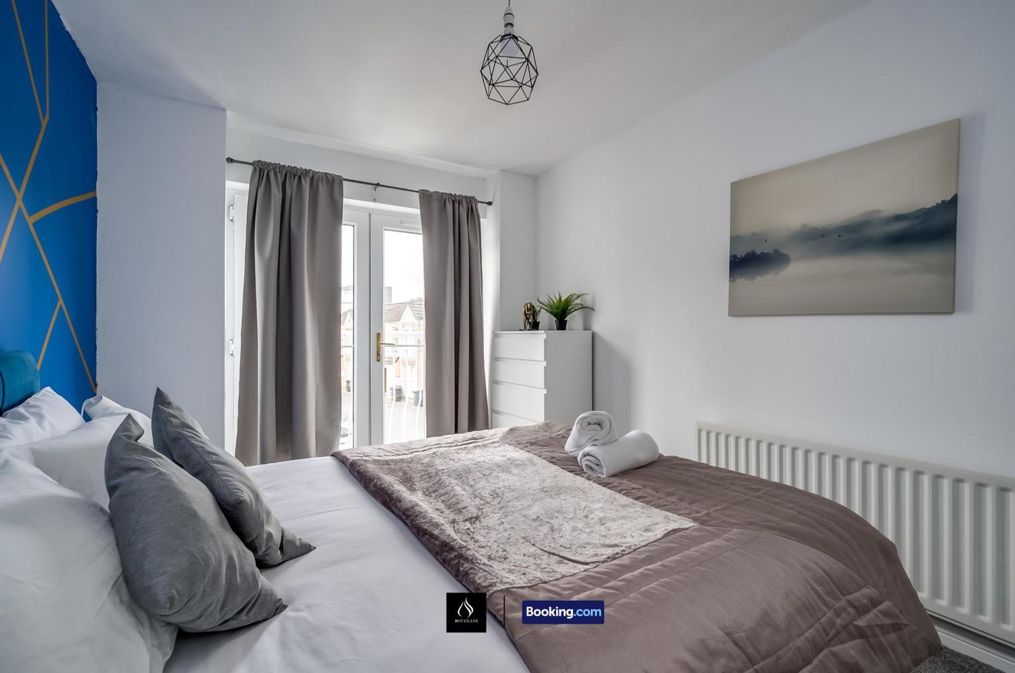 2 Bed House By Boyeilles Apartments Short Lets & Serviced Accommodation Belfast With Balcony & Free Parking Dış mekan fotoğraf