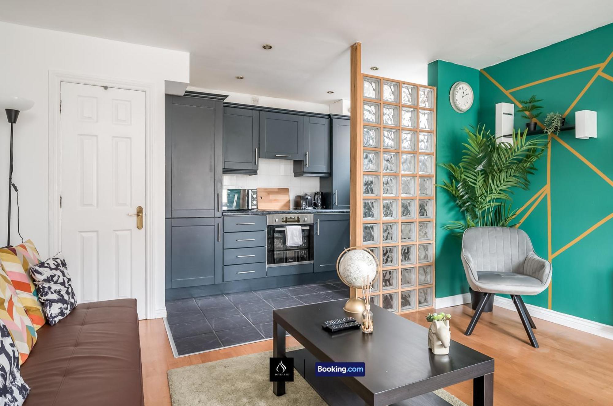 2 Bed House By Boyeilles Apartments Short Lets & Serviced Accommodation Belfast With Balcony & Free Parking Dış mekan fotoğraf