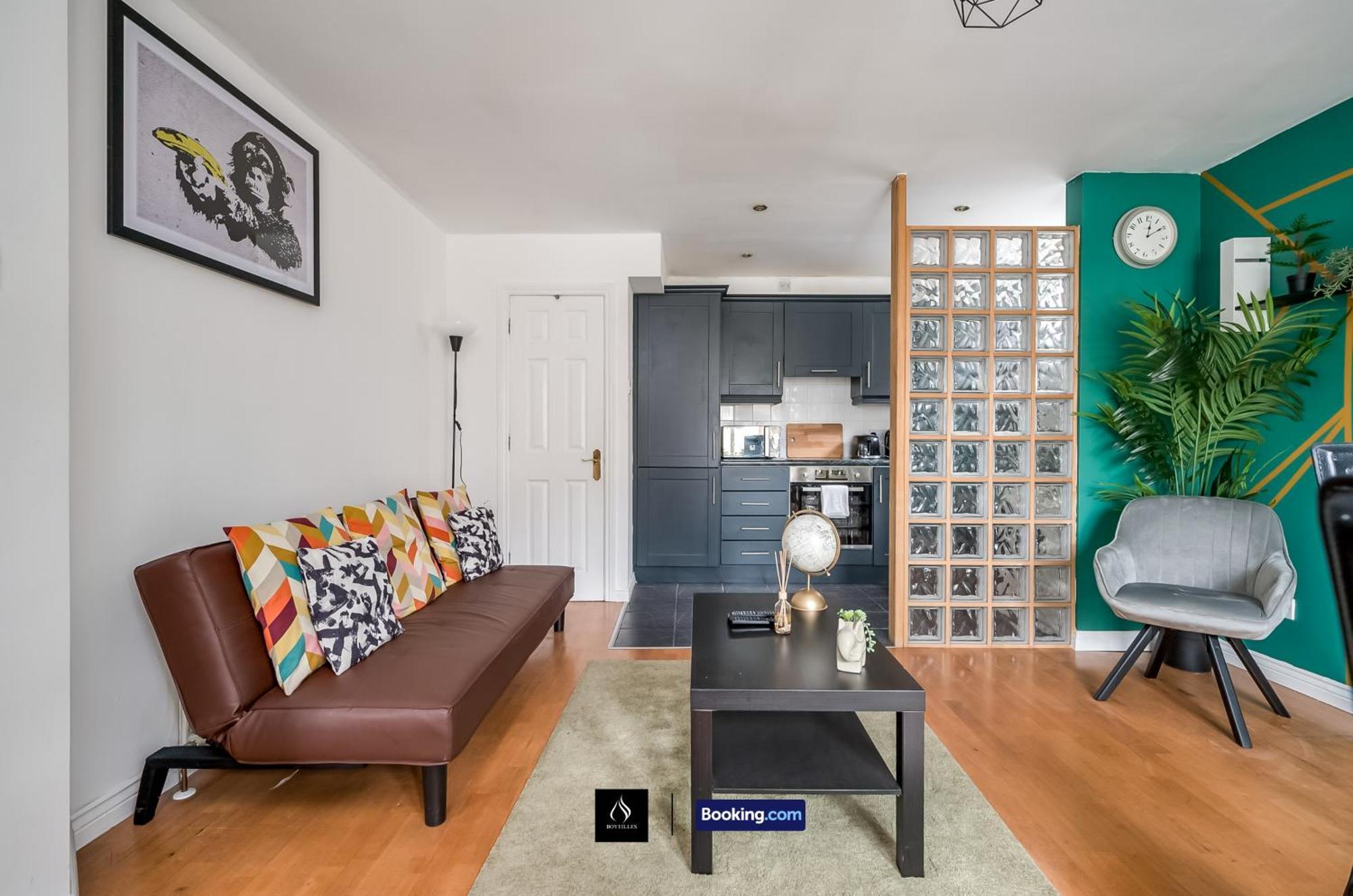 2 Bed House By Boyeilles Apartments Short Lets & Serviced Accommodation Belfast With Balcony & Free Parking Dış mekan fotoğraf