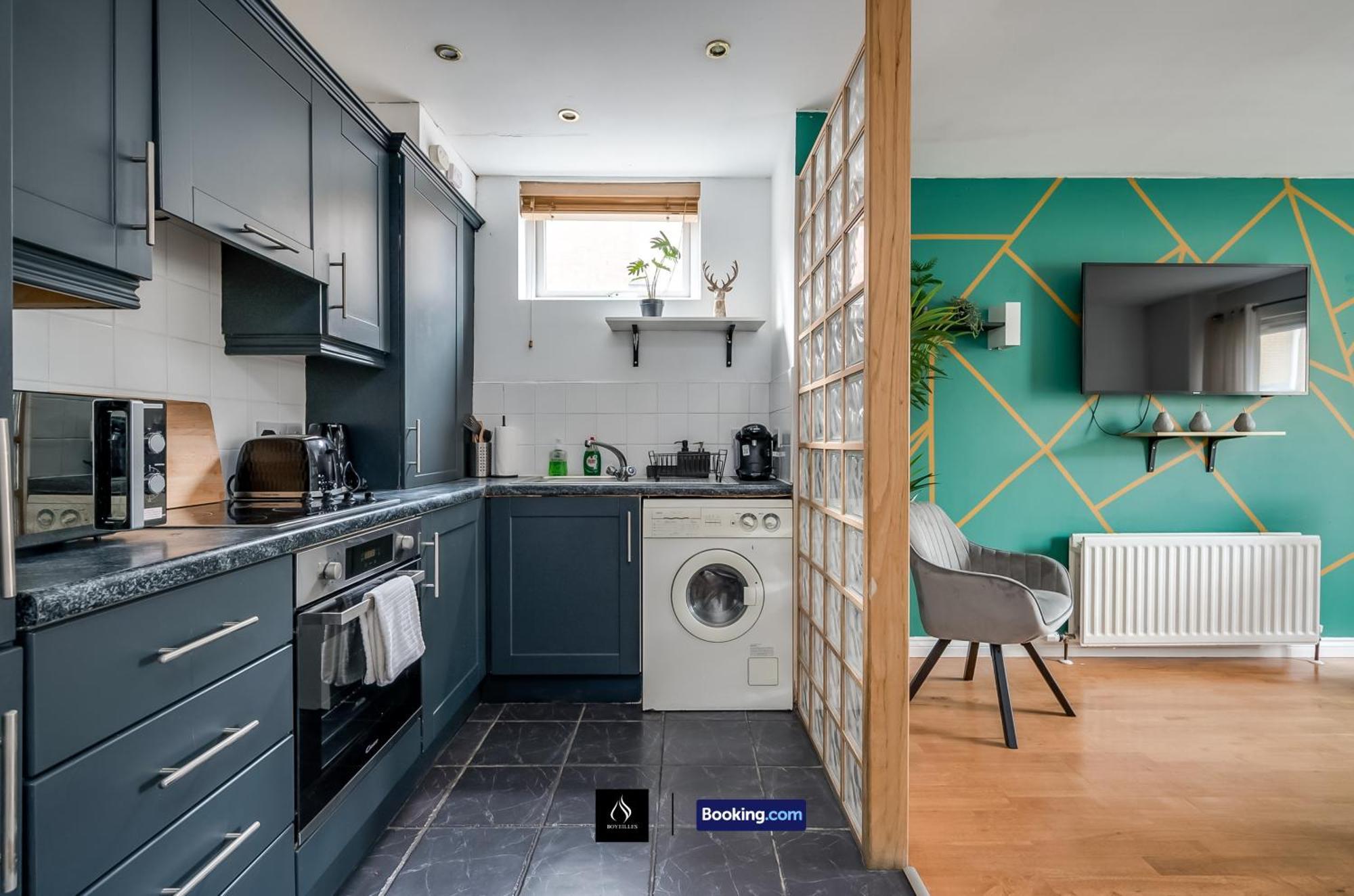 2 Bed House By Boyeilles Apartments Short Lets & Serviced Accommodation Belfast With Balcony & Free Parking Dış mekan fotoğraf