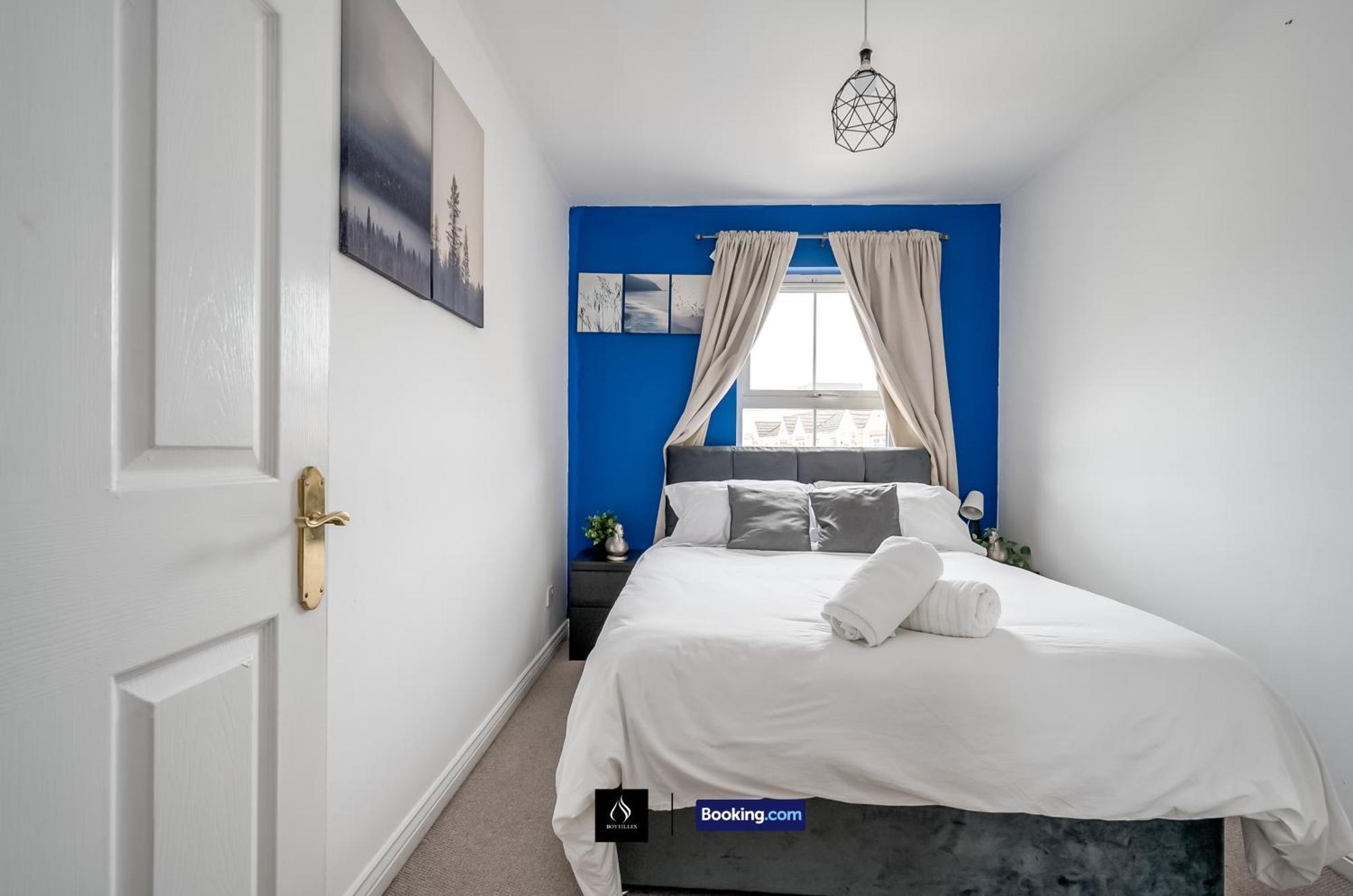 2 Bed House By Boyeilles Apartments Short Lets & Serviced Accommodation Belfast With Balcony & Free Parking Dış mekan fotoğraf