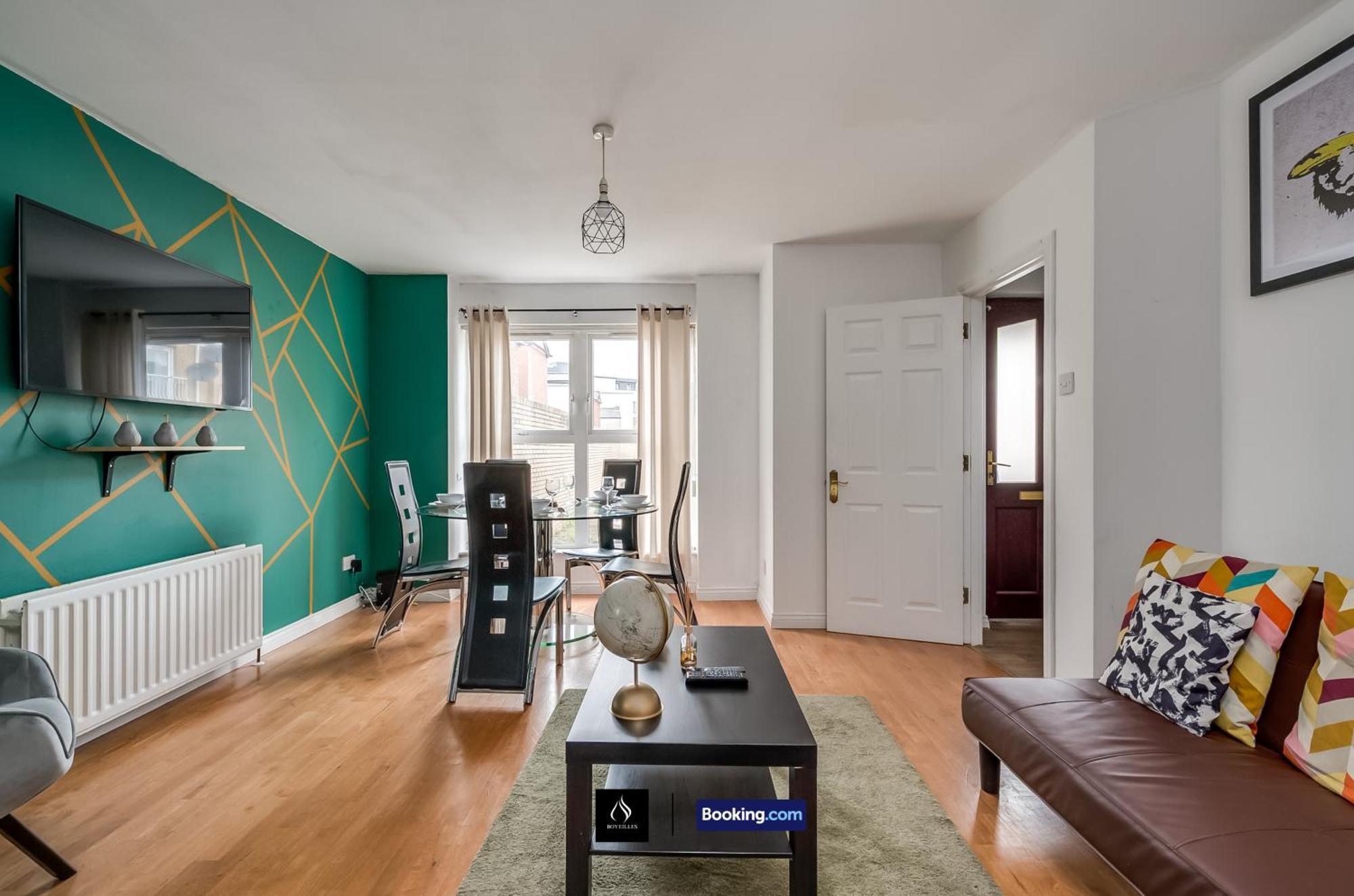 2 Bed House By Boyeilles Apartments Short Lets & Serviced Accommodation Belfast With Balcony & Free Parking Dış mekan fotoğraf