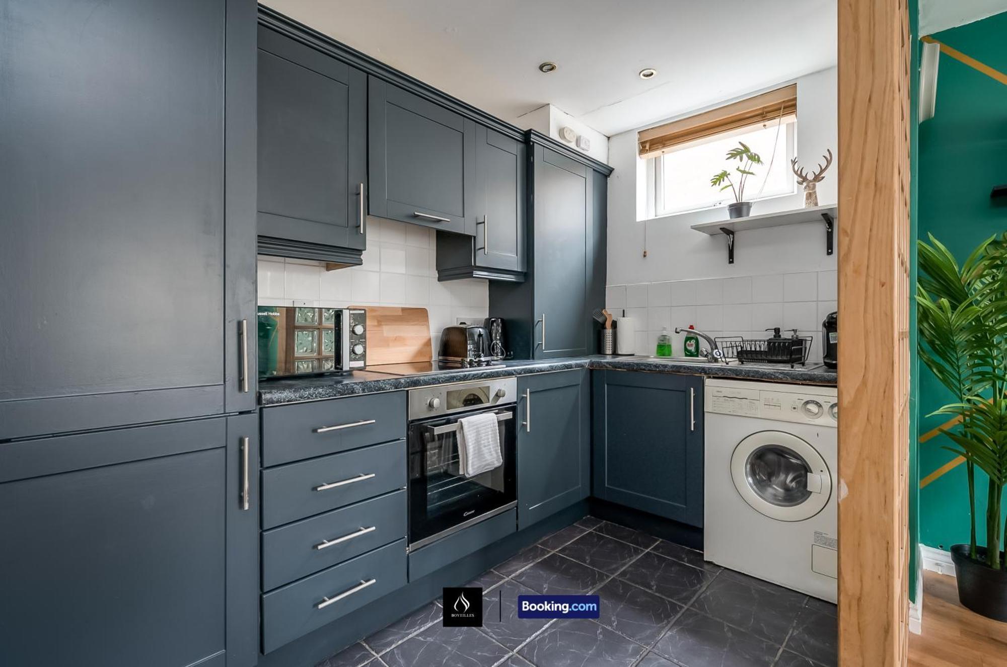 2 Bed House By Boyeilles Apartments Short Lets & Serviced Accommodation Belfast With Balcony & Free Parking Dış mekan fotoğraf