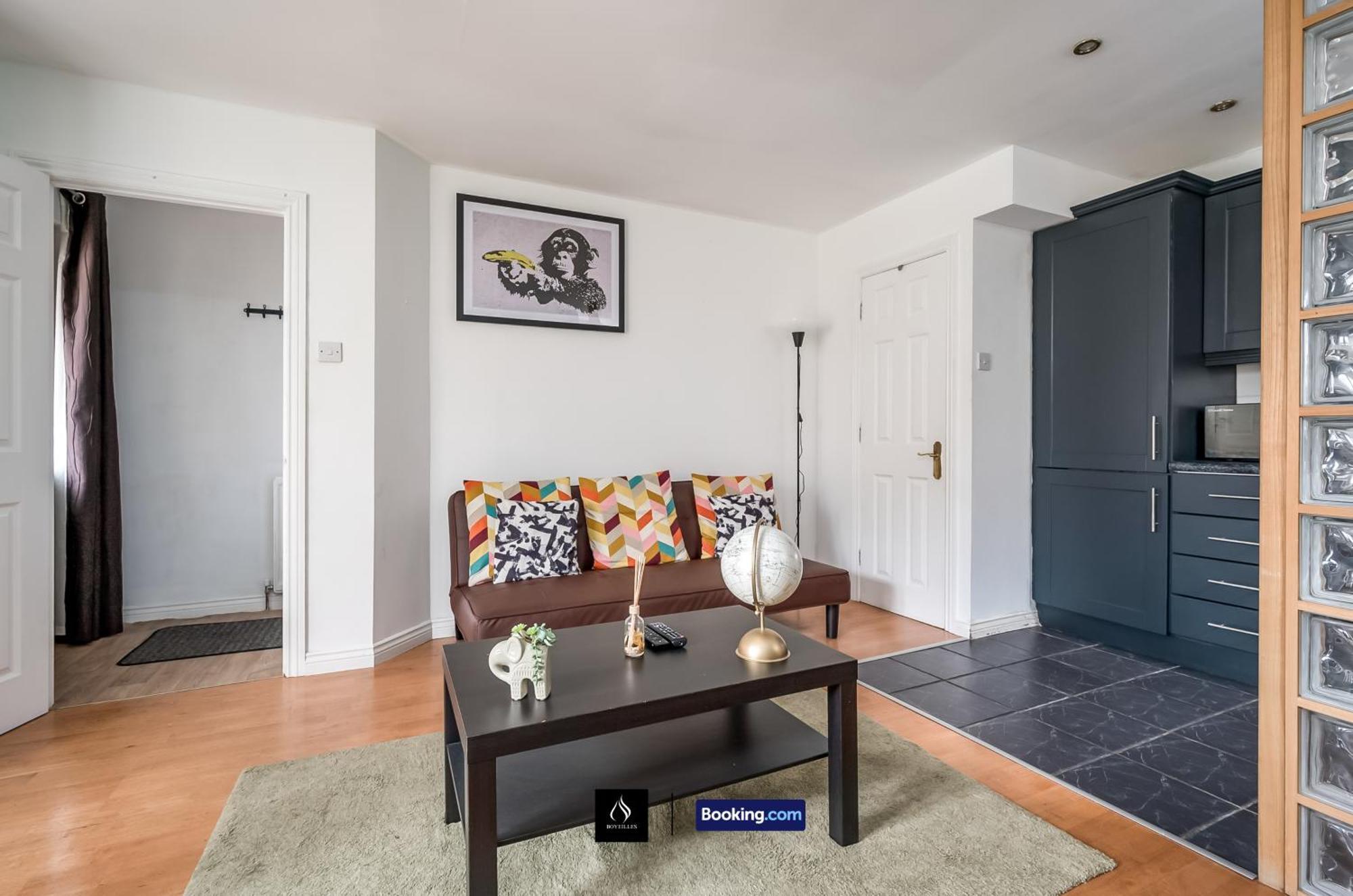 2 Bed House By Boyeilles Apartments Short Lets & Serviced Accommodation Belfast With Balcony & Free Parking Dış mekan fotoğraf